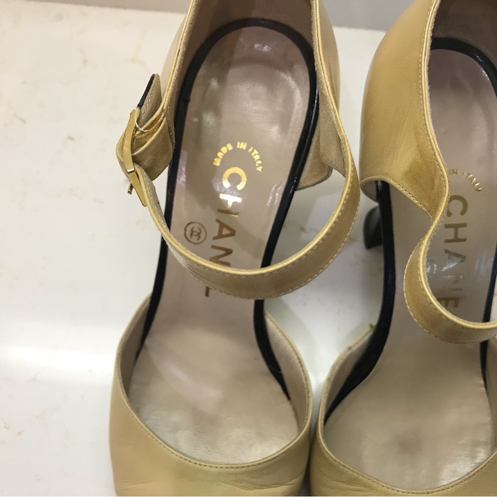 CHANEL Black and Beige Heels with Classic Cap Toe - Picture 6 of 10